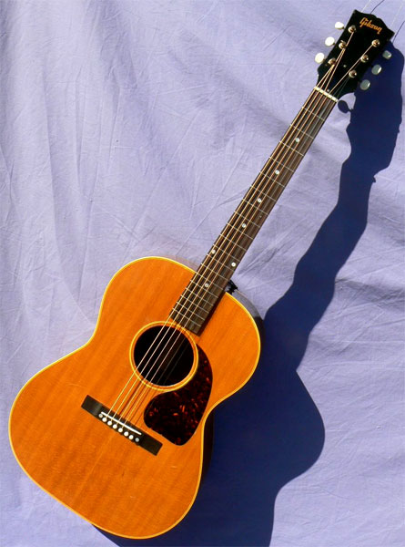 めぇです。gibson lg-3 1951年製と思われます。リフィニッシュ ヴィンテージアコギ 1951年 Gibson LG-3(めちゃくちゃいい